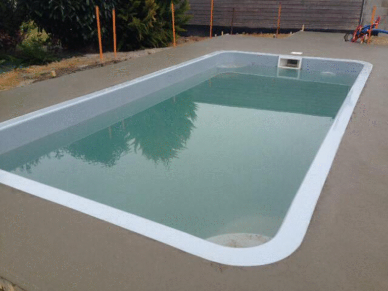 Piscine Matériaux Haut de Gamme Choisis par Artisans de Confiance pour Esthétisme Durable
