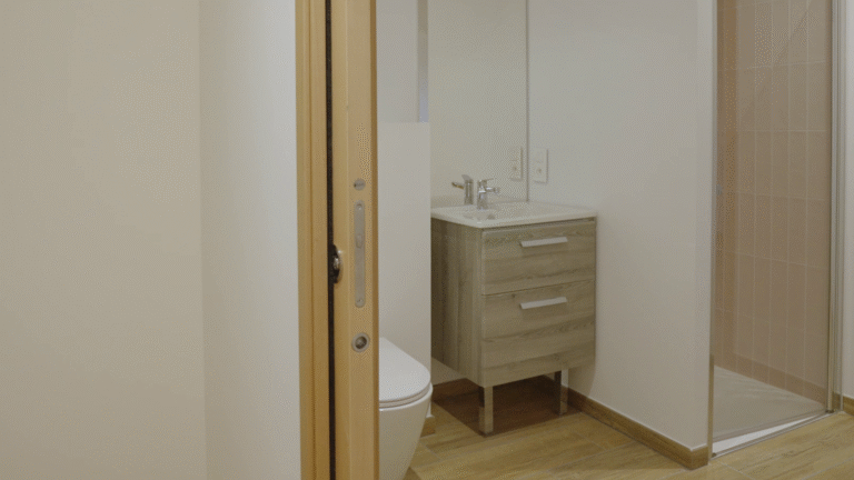 Salle de Bain WC Cellier Cuisine Équipée Salon Séjour