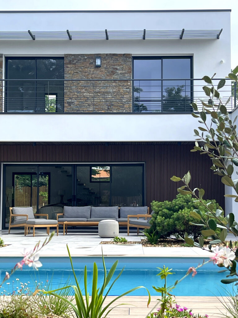 Maison Connectée Confort Lumière Espace Vie Cuisine Moderne Suite Parentale Dressing