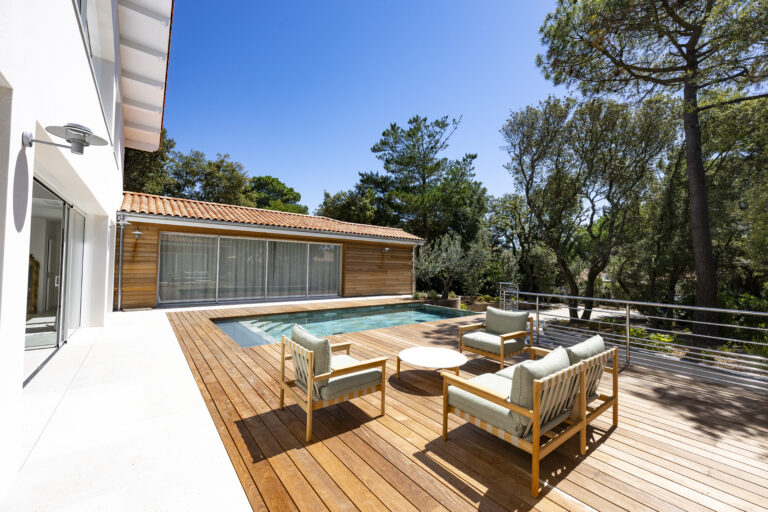 Villa de 315 m², 4 chambres, 1 suite et son grand garage