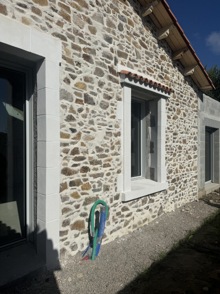 Esthétique Extérieure Matériaux Durables Isolants Lumière Circulation Style Contemporain Respect Intégration